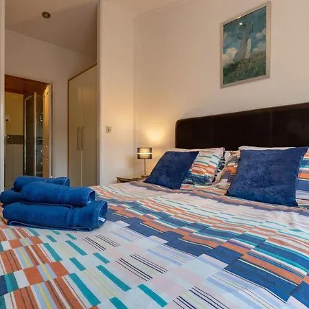 Retreat - White Cross Bay 木屋 *