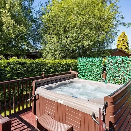 Chalet Retreat - White Cross Bay Windermere